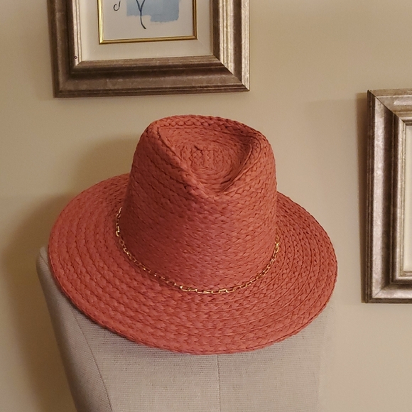 Elegant Woven Vince Camuto Fedora Hat with Gold Chain - Picture 1 of 10